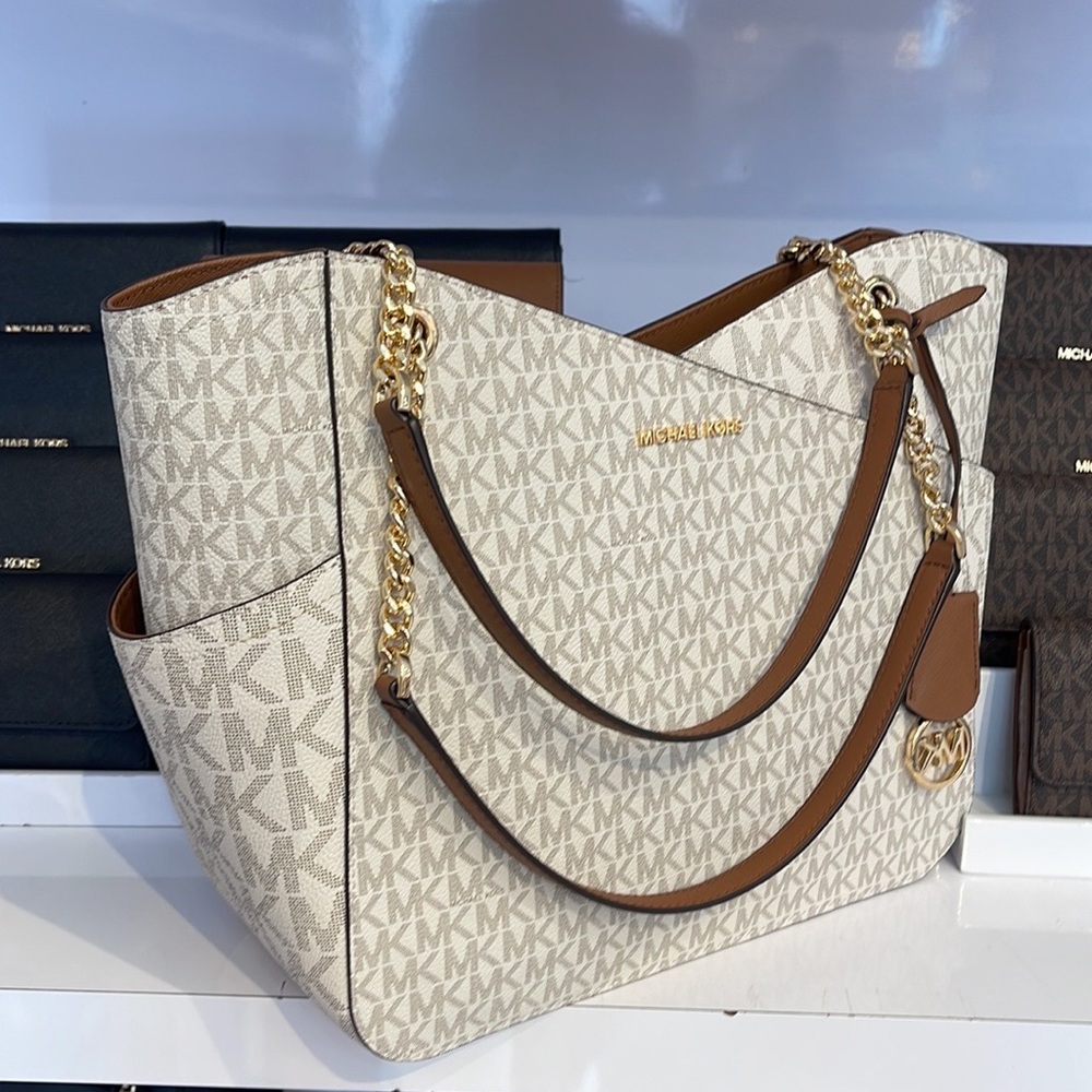 Michael Kors Jet Set Travel Large Chained Tote Shoulder Bag MK Vanilla
NWT - Picture 3 of 16